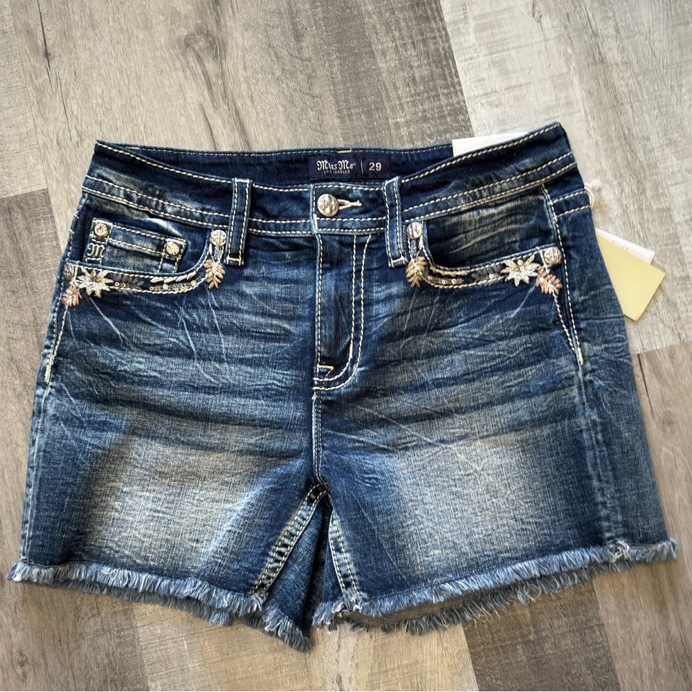 Miss Me Curvy Stretch Shorts 29